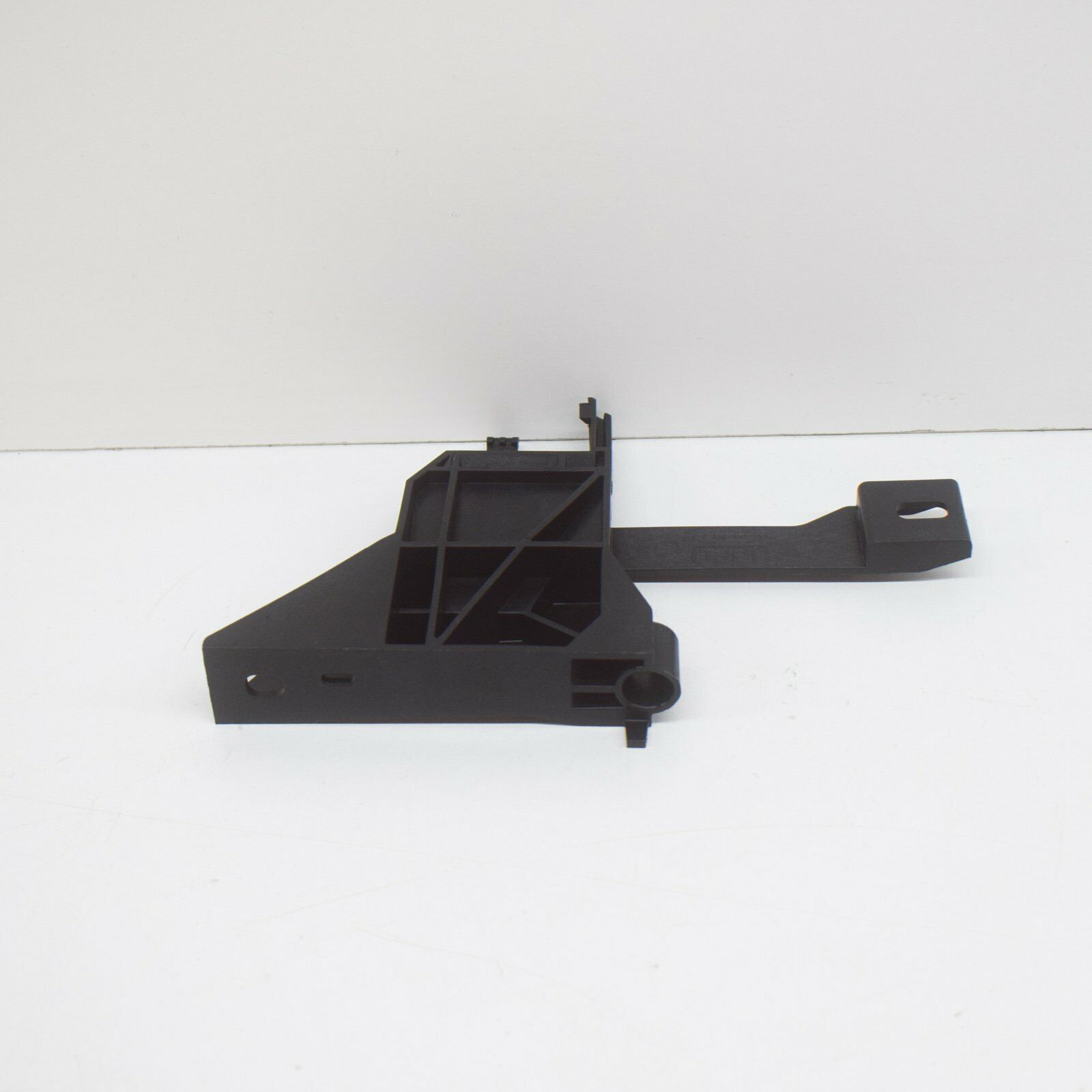 NEW MERCEDES-BENZ CLA C117 FRONT BUMPER RIGHT SUPPORT A2466210234 1 NEW MERCEDES-BENZ CLA C117 FRONT BUMPER RIGHT SUPPORT A2466210234