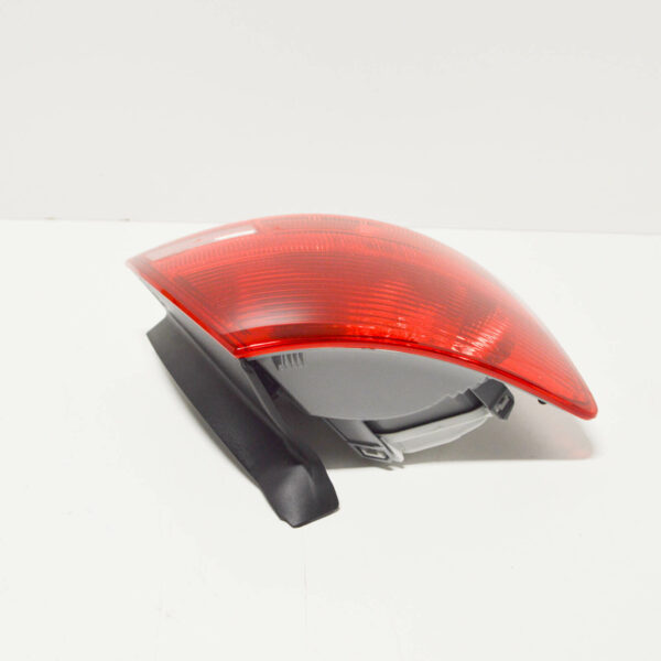 NEW AUDI A4 8E B7 REAR LEFT TAIL LIGHT 8E9945095E