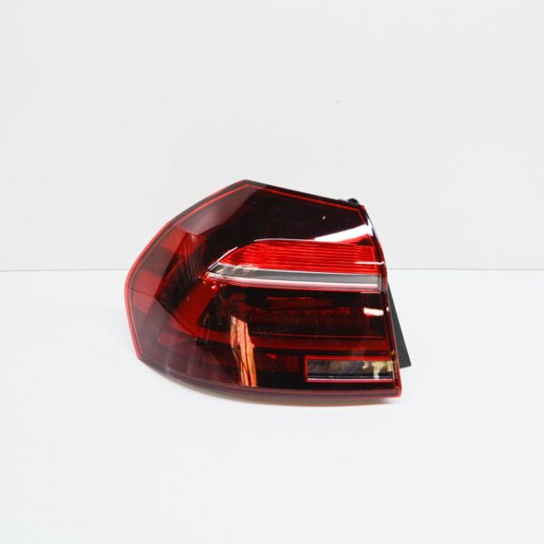 NEW VOLKSWAGEN PASSAT B8 LED USA OUTER TAIL LIGHT - LEFT 561945207C ORIGINAL