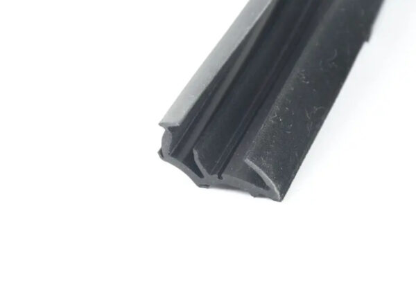 NEW VOLKSWAGEN PASSAT B7 FRONT RIGHT DOOR WINDOW GUIDE 3C4837432F5AP ORIGINAL