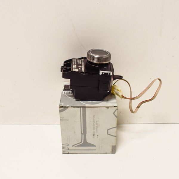 NEW MB C W204 CENTER CONSOLE STERIO CONTROL SWITCH A2048700579