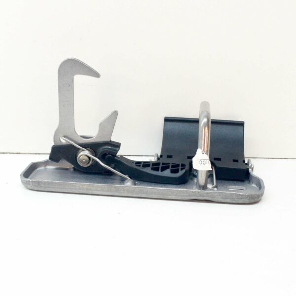 NEW VOLKSWAGEN PASSAT B7 ENGINE HOOD CATCH HOOK 3AA823480