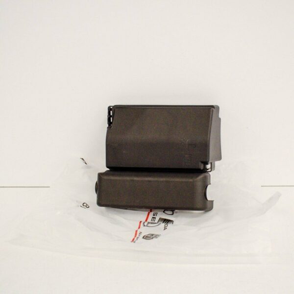 NEW VOLKSWAGEN PASSAT B8 FUSE BOX RELAY COVER 5C0937132C