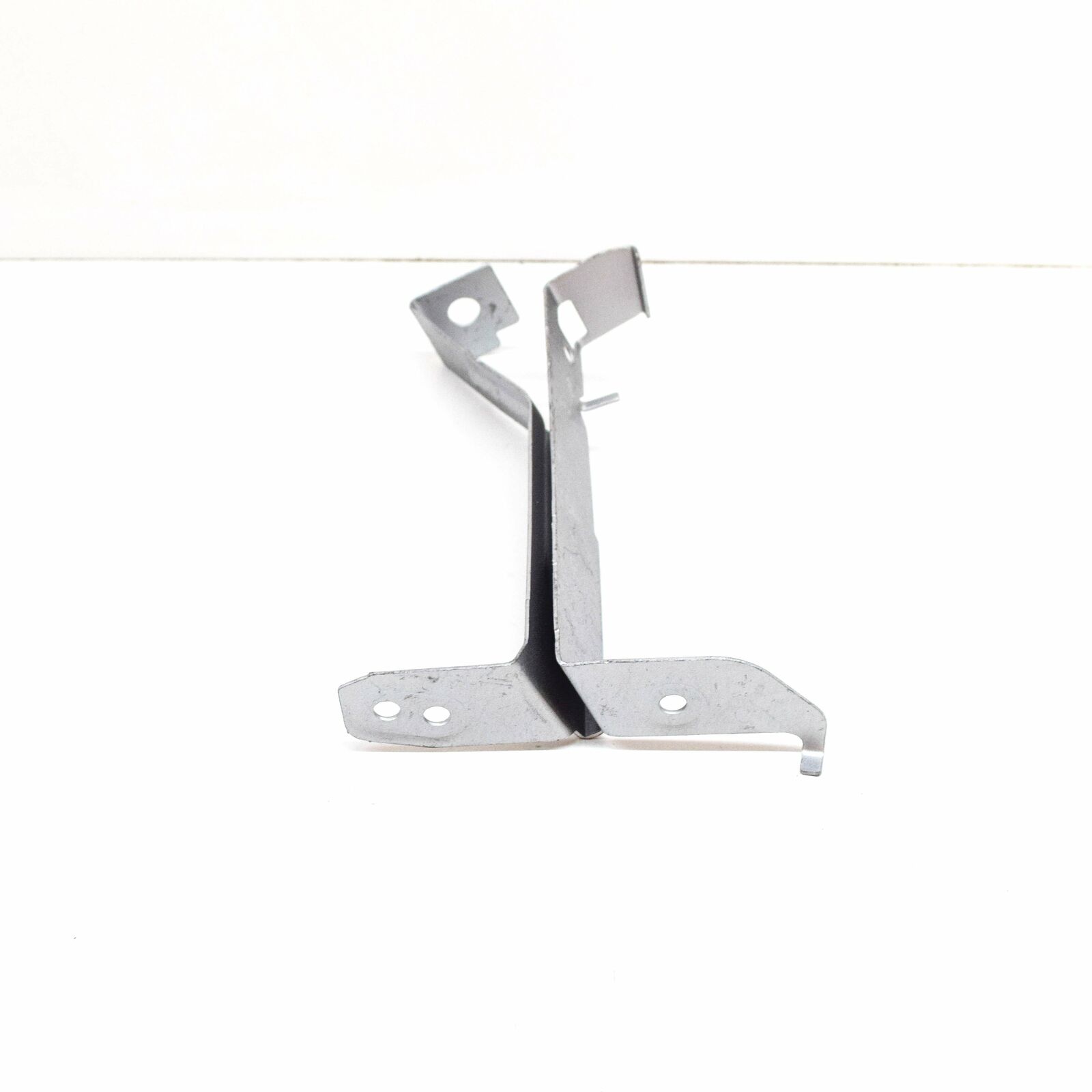 NEW MERCEDES-BENZ C-CLASS W204 FRONT SHIELD BRACKET A2045241440 1 NEW MERCEDES-BENZ C-CLASS W204 FRONT SHIELD BRACKET A2045241440