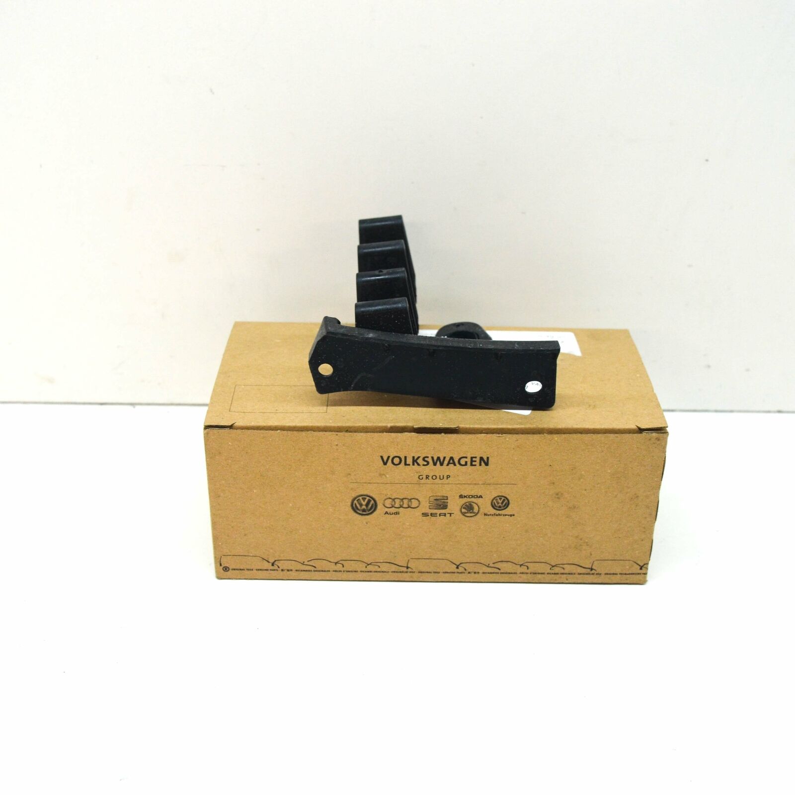 NEW AUDI A4 B9 FRONT LEFT FENDER HOLDER SUPPORT 8W0807333C ORIGINAL 1 NEW AUDI A4 B9 FRONT LEFT FENDER HOLDER SUPPORT 8W0807333C ORIGINAL
