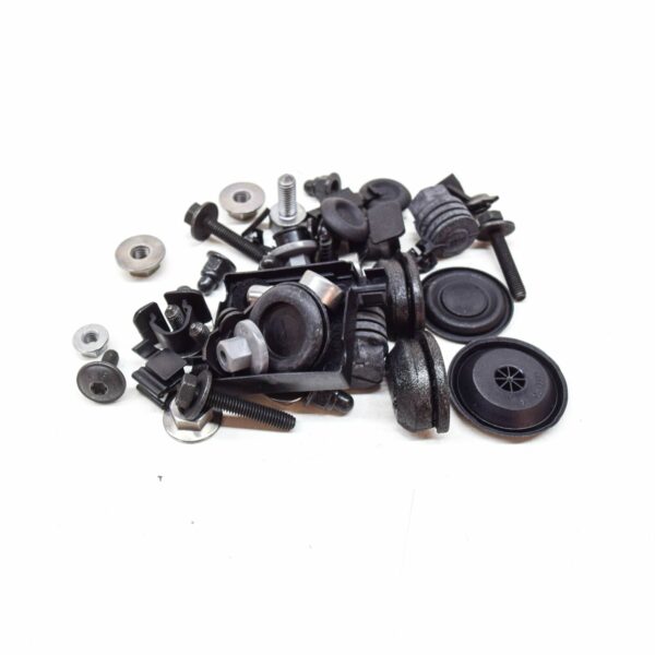 NEW AUDI A3 CABRIO 8V FRONT BONNET HOOD PANEL HARDWARE KIT 8V0098615