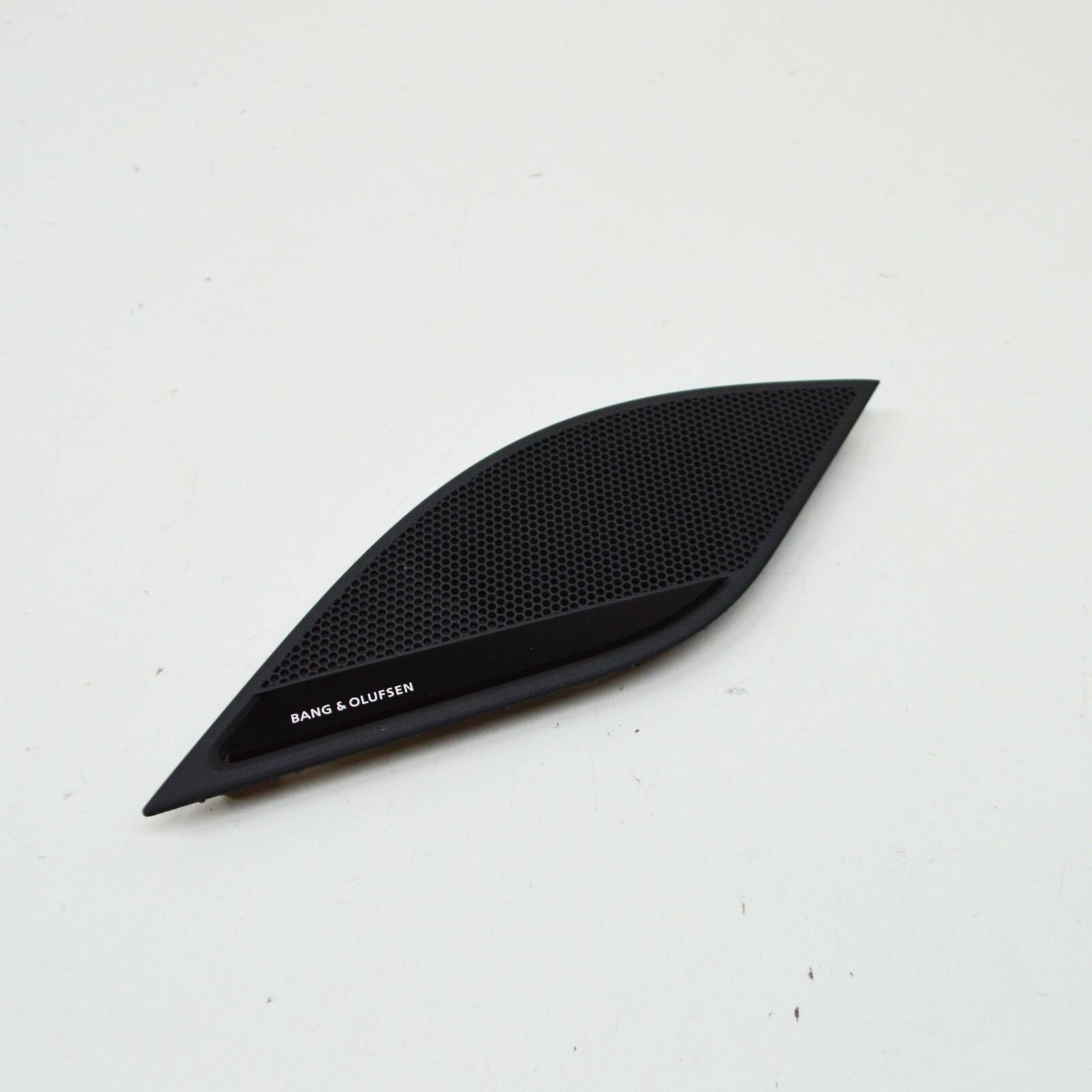 NEW AUDI A5 8W6 FRONBT DASH LEFT LOUDSPEAKER GRILLE LHD 8W1857227A6PS 1 NEW AUDI A5 8W6 FRONBT DASH LEFT LOUDSPEAKER GRILLE LHD 8W1857227A6PS