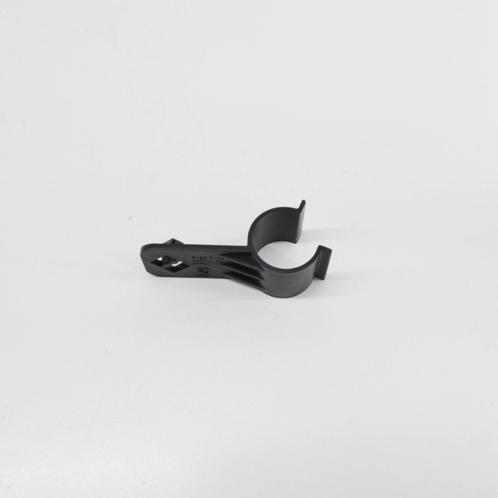 NEW BMW 3 E90 FRONT WINDSHIELD WASHER HOSE HOLDER 7123500 61667123500 ORIGINAL 1 NEW BMW 3 E90 FRONT WINDSHIELD WASHER HOSE HOLDER 7123500 61667123500 ORIGINAL