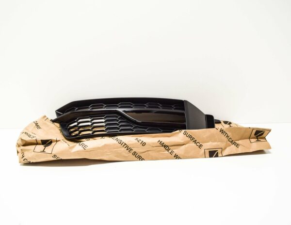 NEW AUDI A4 B8 S4 FOG LIGHT GRILL FRONT RIGHT 8K0807682T01C