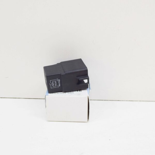 NEW BMW 1 F21 RELAY FOR FAN 61369207913 ORIGINAL