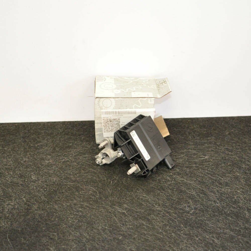 NEW MERCEDES-BENZ C-CLASS W205 BATTERY TRAY CLAMP A0009061505 ORIGINAL 1 NEW MERCEDES-BENZ C-CLASS W205 BATTERY TRAY CLAMP A0009061505 ORIGINAL