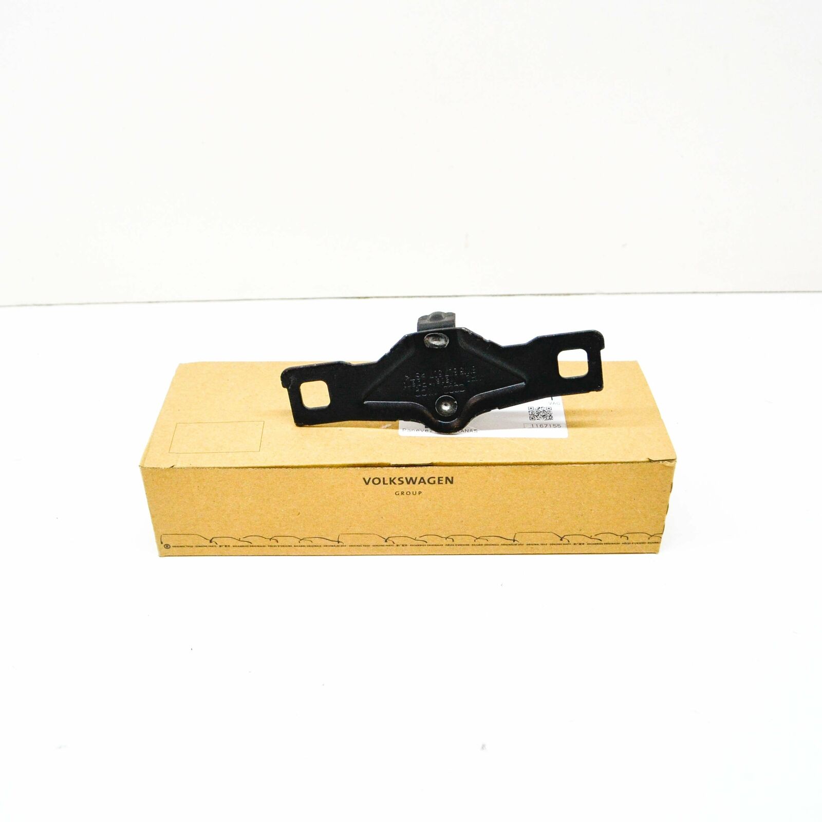 NEW AUDI A4 B9 REAR TAILGATE BOOTLID DECK STRIKER PLATE 8W5827507 ORIGINAL 1 NEW AUDI A4 B9 REAR TAILGATE BOOTLID DECK STRIKER PLATE 8W5827507 ORIGINAL