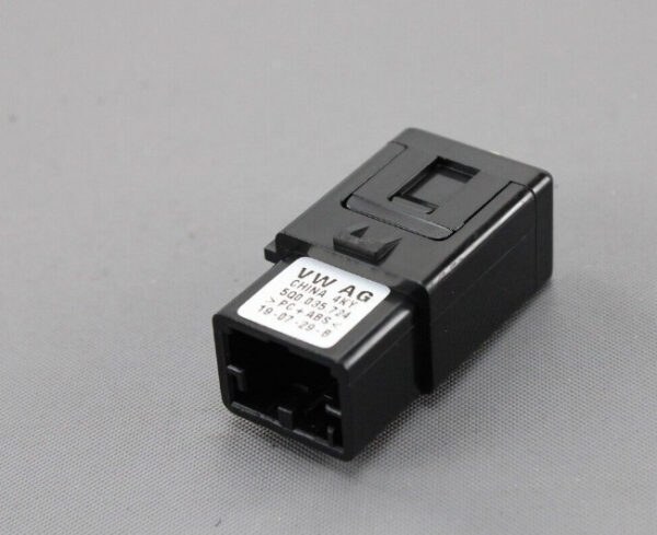 NEW VOLKSWAGEN CADDY 2K AUX-IN SOCKET 5Q0035724 ORIGINAL