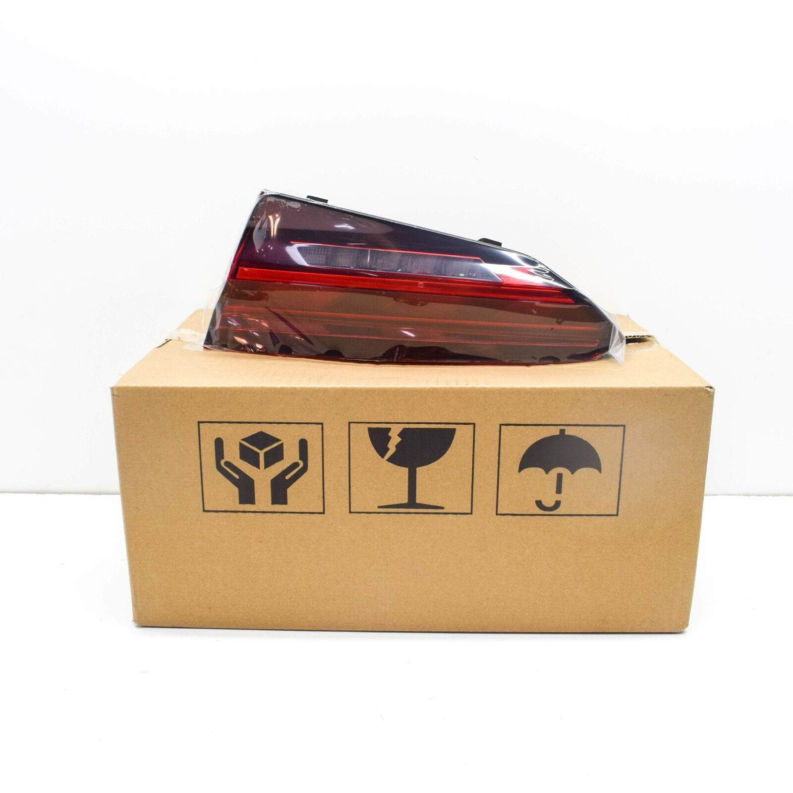 NEW AUDI A5 8W6 REAR RIGHT INNER LED TAILLIGHT 8W6945094AA ORIGINAL 1 NEW AUDI A5 8W6 REAR RIGHT INNER LED TAILLIGHT 8W6945094AA ORIGINAL