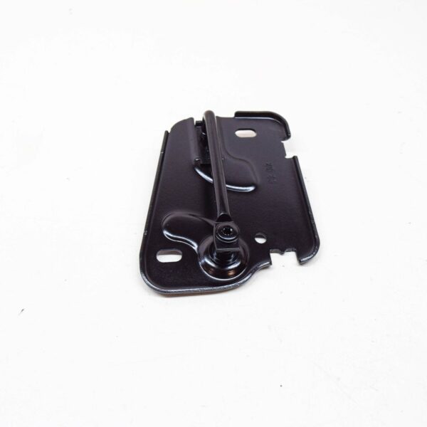 NEW AUDI A3 8V ENGINE HOOD RIGHT LATCH STRIKER PLATE 8V0823186C