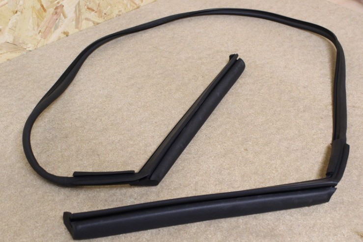 NEW MERCEDES-BENZ E CABRIO A207 REAR ROOF SEALING A2097700098 ORIGINAL 1 NEW MERCEDES-BENZ E CABRIO A207 REAR ROOF SEALING A2097700098 ORIGINAL