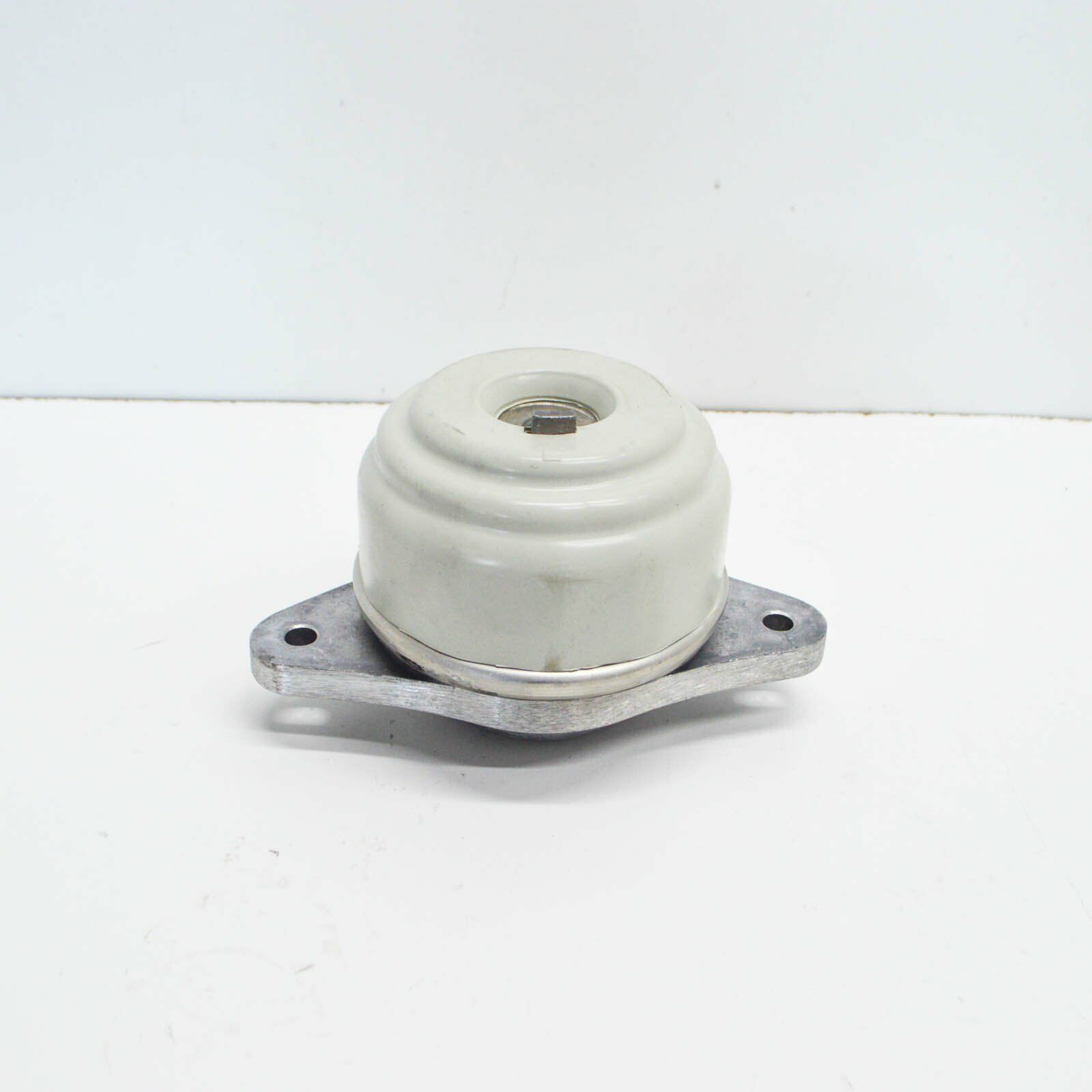 NEW MERCEDES-BENZ C-CLASS W204 FRONT ENGINE MOUNT A204240151764 ORIGINAL 1 NEW MERCEDES-BENZ C-CLASS W204 FRONT ENGINE MOUNT A204240151764 ORIGINAL