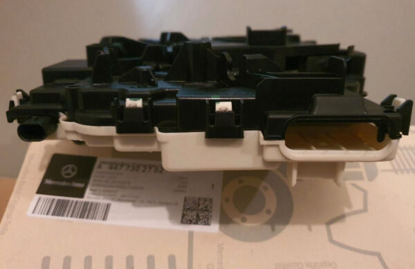 NEW MERCEDES-BENZ VITO W447 REAR SLIDING DOOR LOCK A4477302702 ORIGINAL