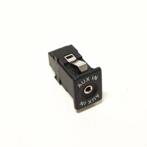 NEW VOLKSWAGEN BEETLE CONVERTIBLE CC EOS GOLF R32 GTI AUX-IN SOCKET 5M0035724