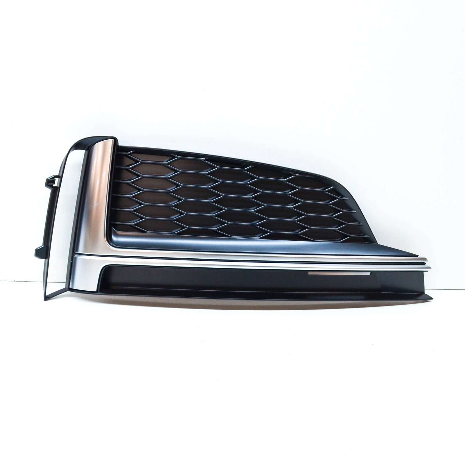 NEW AUDI A5 8W6 FRONT RIGHT AIR GUIDE GRILLE 8W6807682KRU6 2 NEW AUDI A5 8W6 FRONT RIGHT AIR GUIDE GRILLE 8W6807682KRU6 - Image 2
