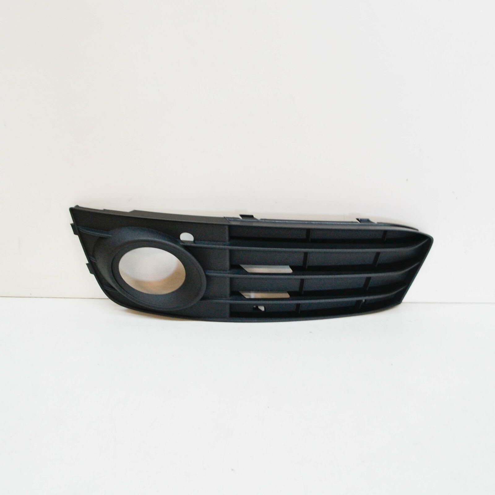 NEW AUDI A4 B8 FRONT BUMPER FOG LIGHT LEFT GRILLE 8K0807681A01C 2 NEW AUDI A4 B8 FRONT BUMPER FOG LIGHT LEFT GRILLE 8K0807681A01C - Image 2