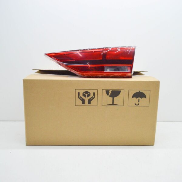 NEW AUDI Q3 F3 SPORTBACK RIGHT SIDE TRUNK BOOTLID TAILLIGHT 83A945076 - Image 2