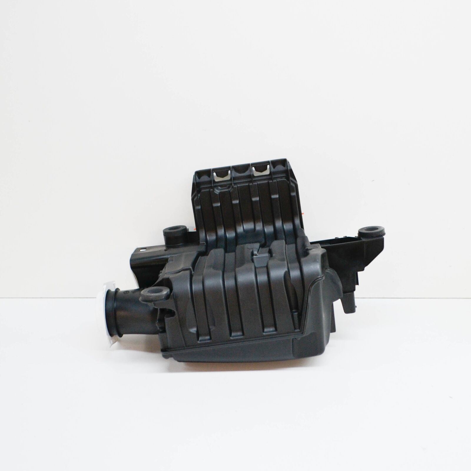 NEW MERCEDES-BENZ C-CLASS W205 AIR FILTER BOX A2740900001 2 NEW MERCEDES-BENZ C-CLASS W205 AIR FILTER BOX A2740900001 - Image 2