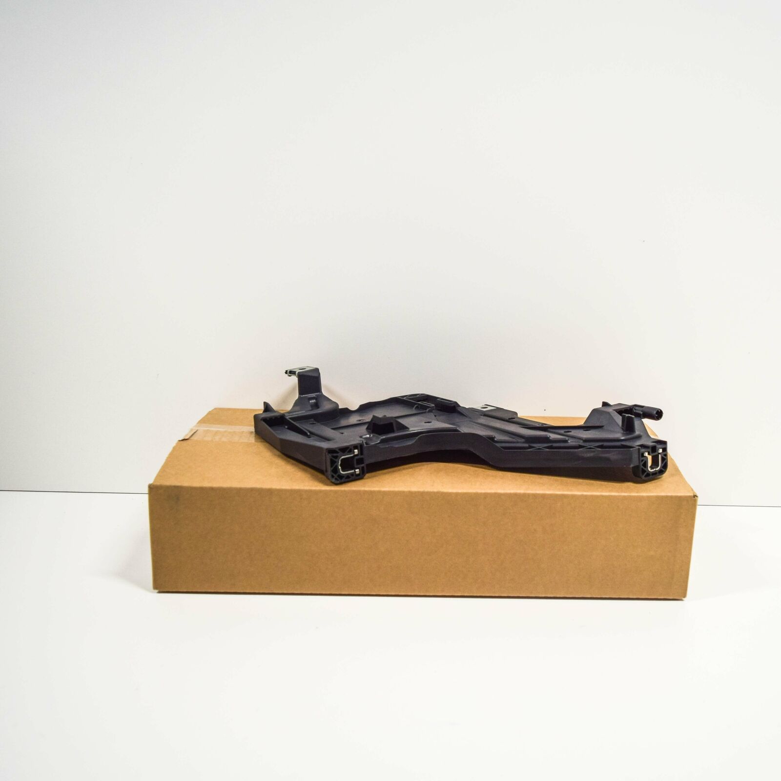 NEW AUDI A4 B8 RIGHT HEADLIGHT BRACKET 8K0941454 2010 2 NEW AUDI A4 B8 RIGHT HEADLIGHT BRACKET 8K0941454 2010 - Image 2