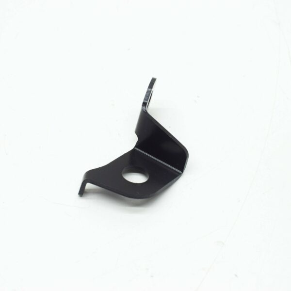 NEW AUDI Q7 4M FRONT RIGHT WHEEHOUSING LINER BRACKET 4M0821990A HE ORIGINAL - Image 2