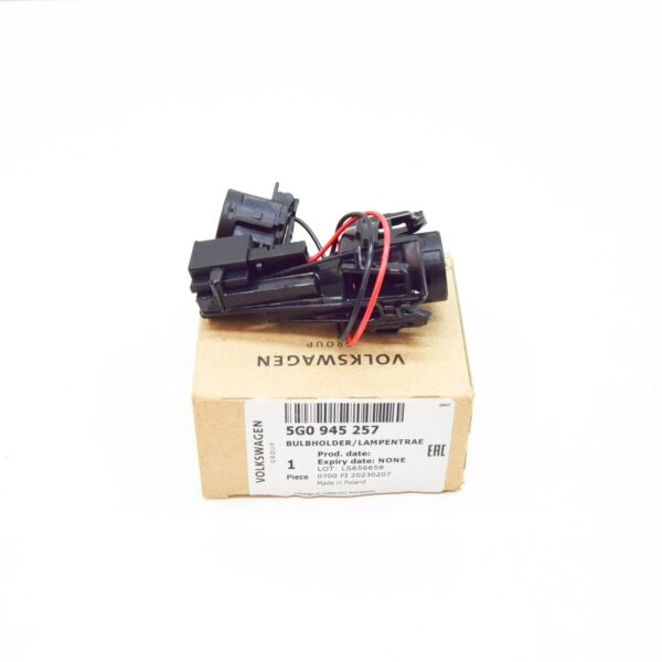 NEW VW GOLF MK7 REAR LEFT OUTER TAIL LIGHT BULB CARRIER 5G0945257 ORIGINAL - Image 2