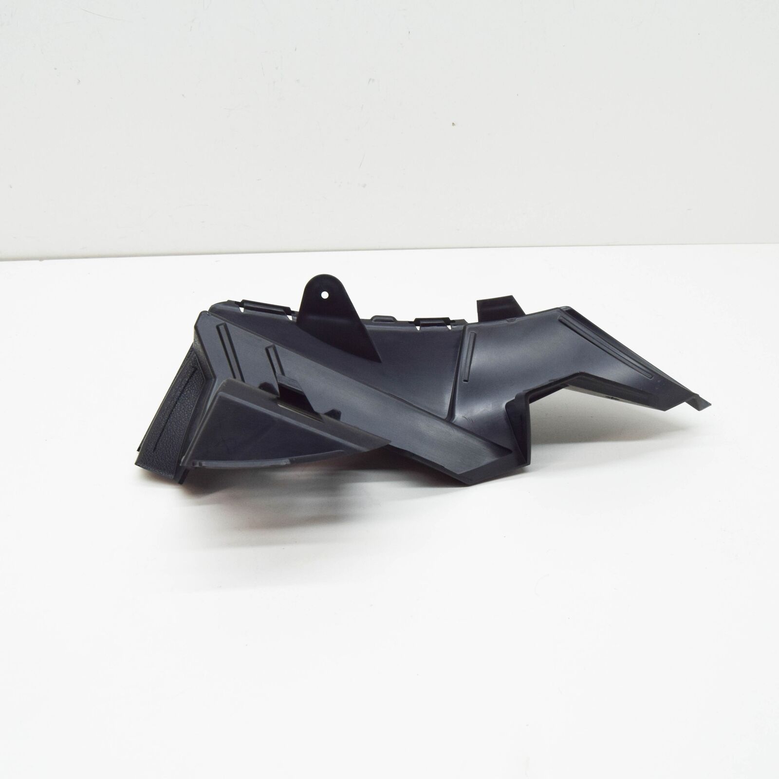 NEW MERCEDES-BENZ E C238 FRONT RIGHT BUMPER HOLDER A2388855901 ORIGINAL 2 NEW MERCEDES-BENZ E C238 FRONT RIGHT BUMPER HOLDER A2388855901 ORIGINAL - Image 2