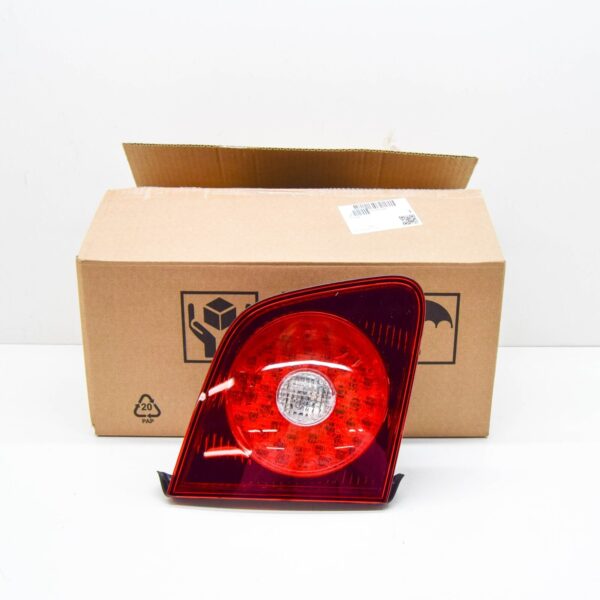 NEW VW PHAETON 3D REAR LEFT INNER TAILGATE TAILLIGHT 3D0945093B ORIGINAL - Image 2