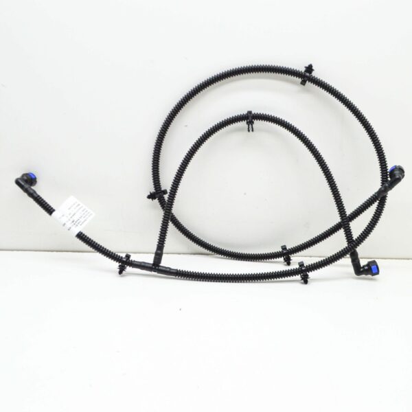 NEW AUDI E-TRON GEN FRONT HEADLIGHT WASHER HOSE 4KE955970 - Image 2