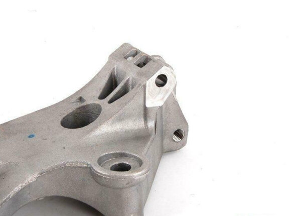 NEW AUDI A3 8P ALTERNATOR AND REFRIGERANT COMPRESSOR BRACKET 038903139AF - Image 2
