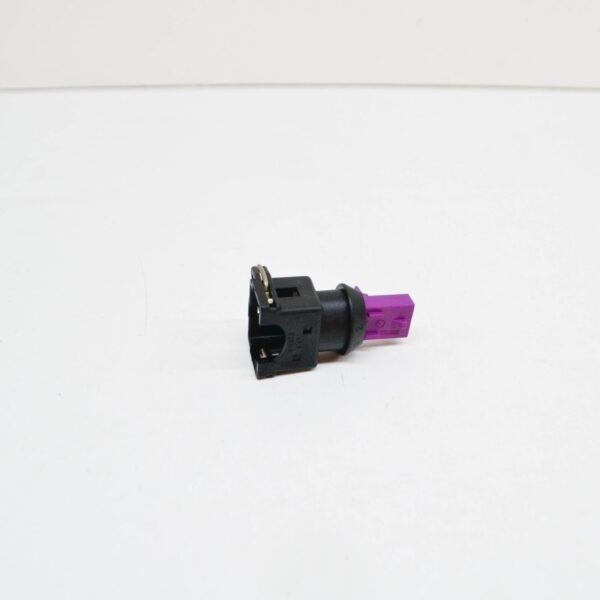 NEW AUDI A4 B7 2 PIN FLAT CONTACT HOUSING WITH GASKET 443906232 ORIGINAL - Image 2
