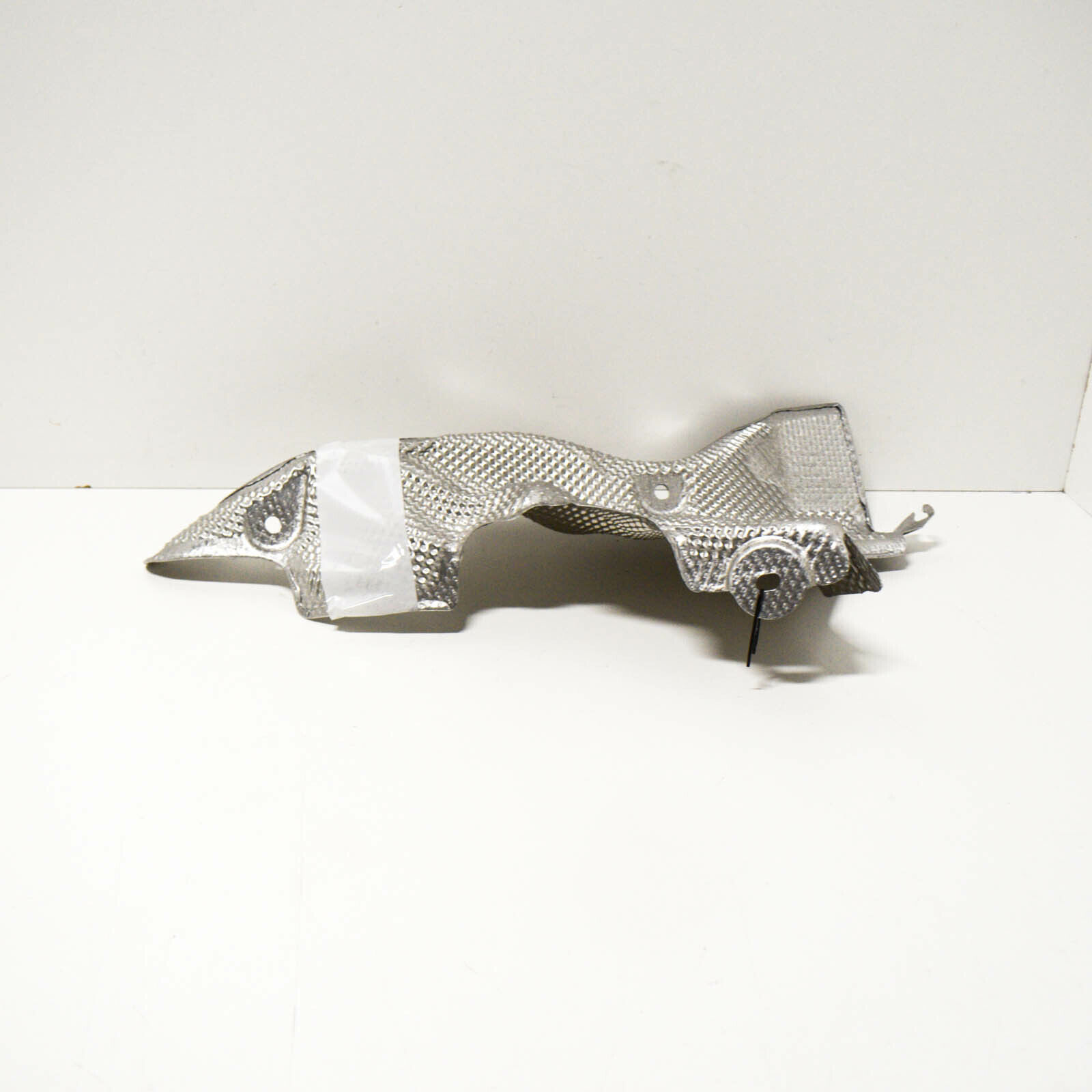 NEW AUDI A4 B9 FRONT RIGHT CV JOINT HEAT SHIELD 8W0399300F ORIGINAL 2 NEW AUDI A4 B9 FRONT RIGHT CV JOINT HEAT SHIELD 8W0399300F ORIGINAL - Image 2