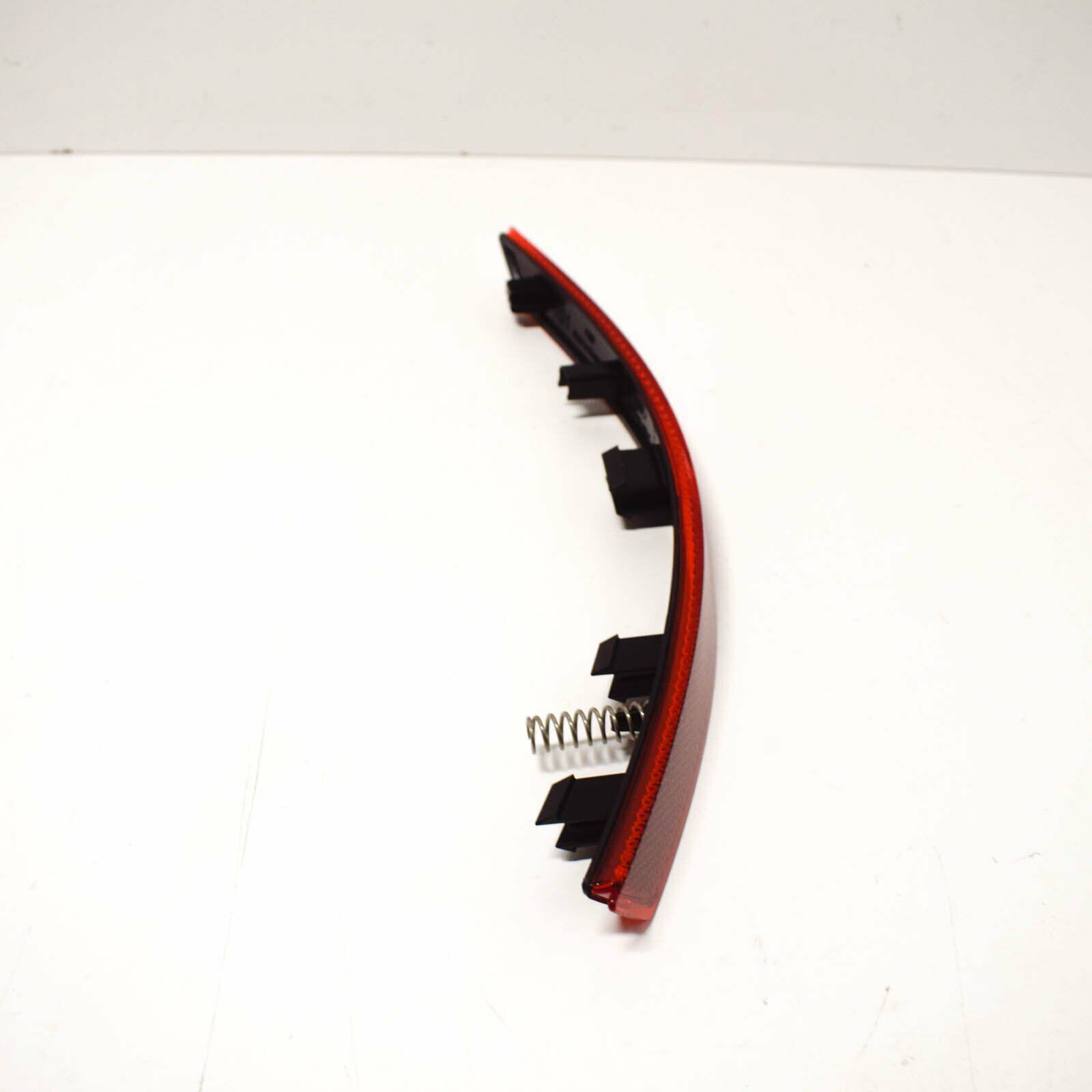 NEW AUDI A4 B9 REAR BUMPER RIGHT REFLECTOR 8W0945106C 2 NEW AUDI A4 B9 REAR BUMPER RIGHT REFLECTOR 8W0945106C - Image 2