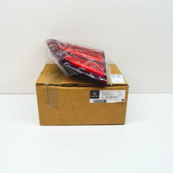 NEW MB GLE W166 REAR LEFT INNER TAILGATE LED TAILLIGHT A1669065901 ORIGINAL - Image 2