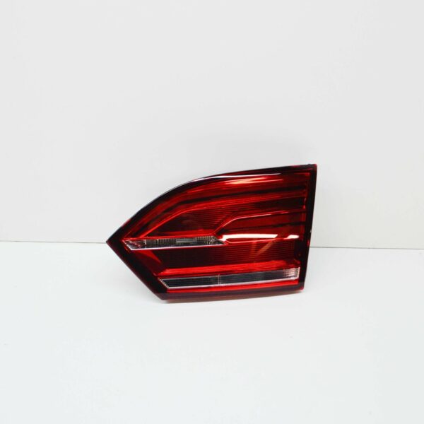 NEW VOLKSWAGEN JETTA MK6 REAR TAILGATE RIGHT TAILLIGHT 5C6945308 ORIGINAL - Image 2