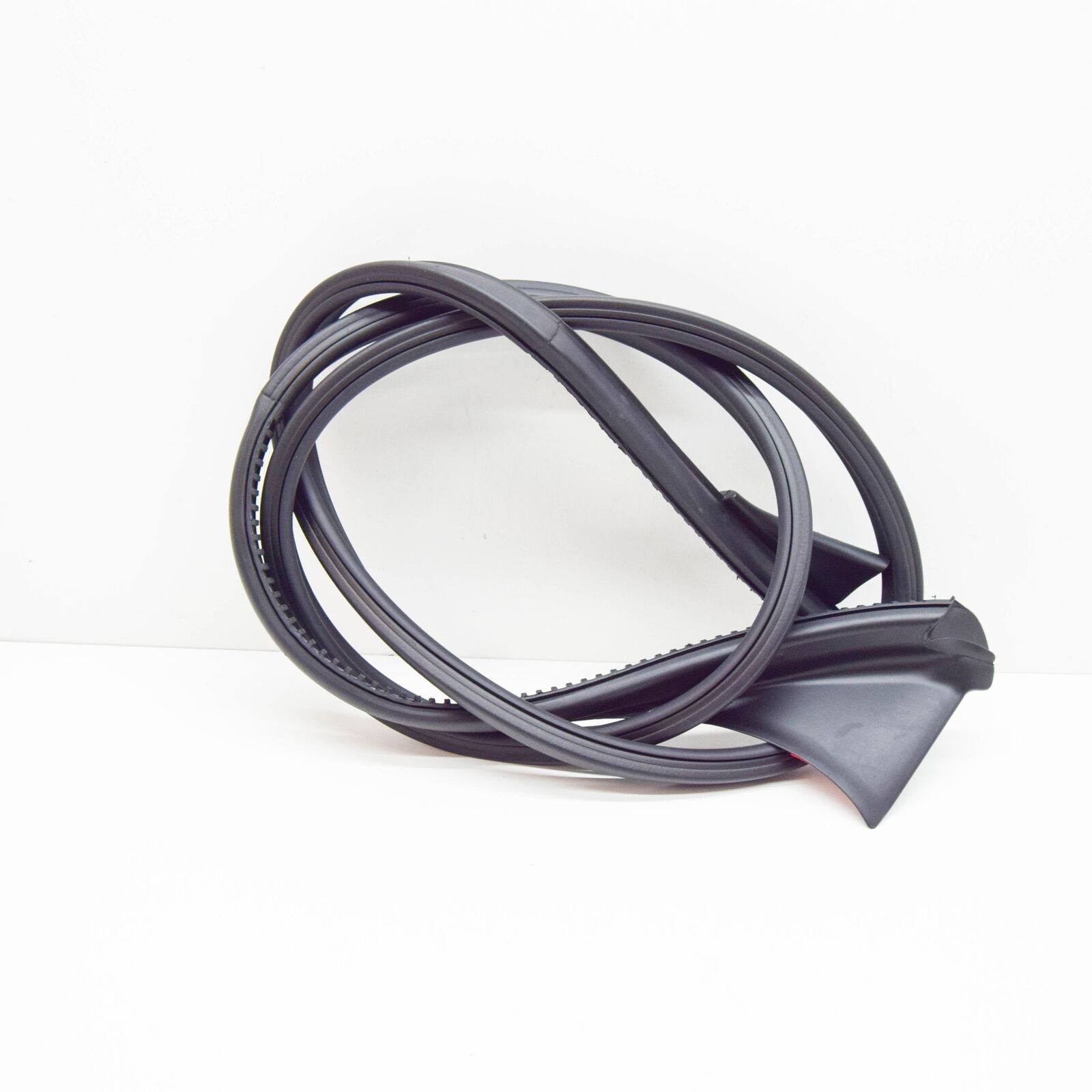 NEW MERCEDES-BENZ CLA COUPE C118 LEFT ROOF SEALING A1186730500 ORIGINAL 2 NEW MERCEDES-BENZ CLA COUPE C118 LEFT ROOF SEALING A1186730500 ORIGINAL - Image 2