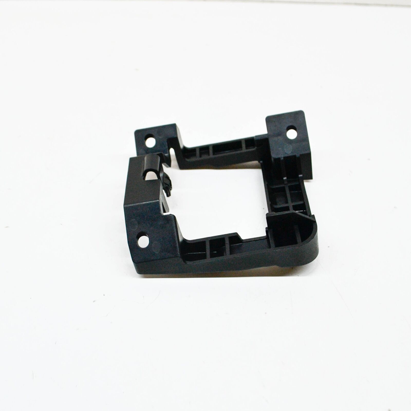 NEW AUDI A5 8W6 REAR BUMPER RIGHT BLIND SPOT SENSOR BRACKET 8W6907176A ORIGINAL 2 NEW AUDI A5 8W6 REAR BUMPER RIGHT BLIND SPOT SENSOR BRACKET 8W6907176A ORIGINAL - Image 2