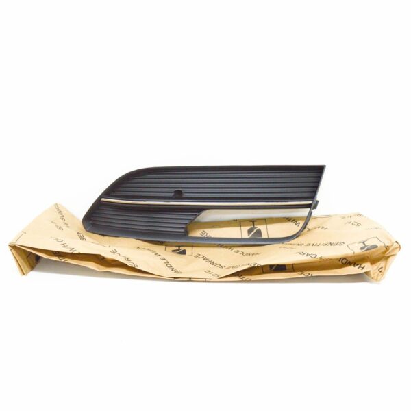 NEW AUDI A3 8PA FRONT BUMPER RIGHT SIDE GRILLE 8V3807682A 9B9 - Image 2
