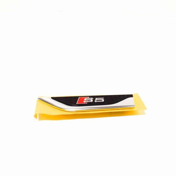 NEW AUDI S5 8W6 FRONT LEFT FENDER WING S-LINE TRIM LOGO 8W6853601CPUZ - Image 2