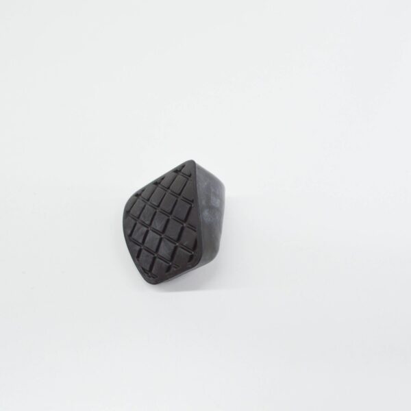 NEW VW AMAROK 2H BRAKE PEDAL RUBBER CAP 2H0721173 ORIGINAL - Image 2