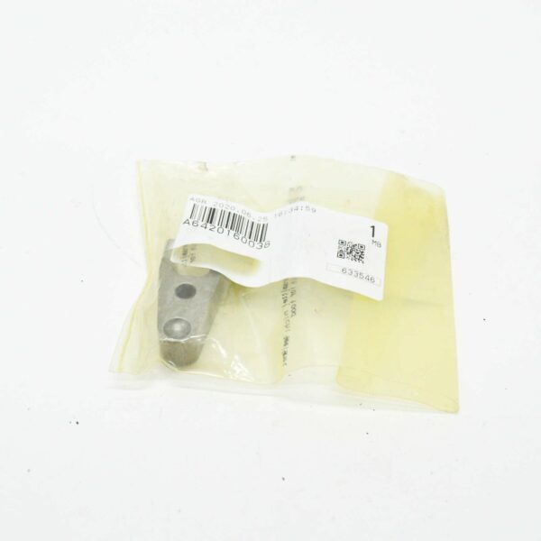 NEW MERCEDES-BENZ ML W164 INJECTION NOZZLE BRACKET A6420160038 ORIGINAL - Image 2