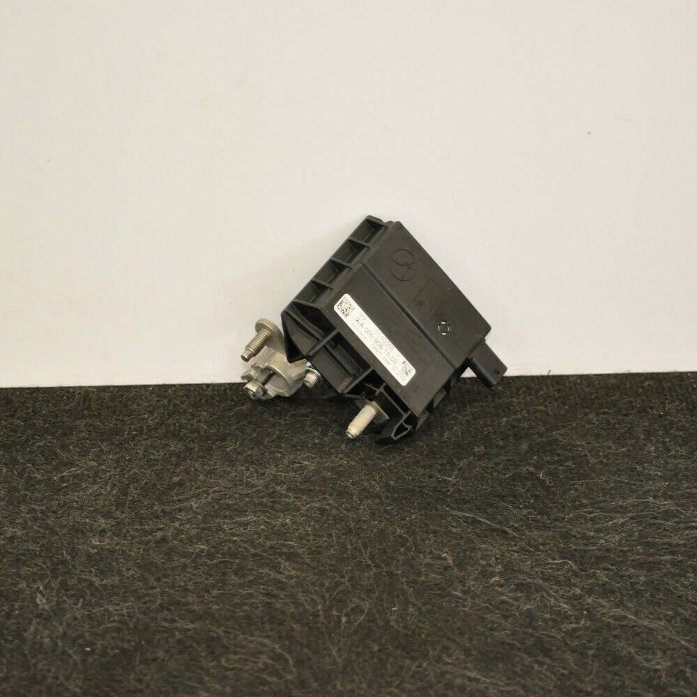 NEW MERCEDES-BENZ C-CLASS W205 BATTERY TRAY CLAMP A0009061505 ORIGINAL 2 NEW MERCEDES-BENZ C-CLASS W205 BATTERY TRAY CLAMP A0009061505 ORIGINAL - Image 2