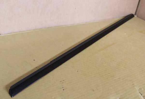 NEW MERCEDES-BENZ B W246 REAR RIGHT DOOR WINDOW TRIM STRIP A2467350482 ORIGINAL - Image 2