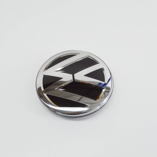 NEW VW PASSAT B8 3G RADIATOR GRILLE LOGO EMBLEM 3G0853601DJZA ORIGINAL - Image 2