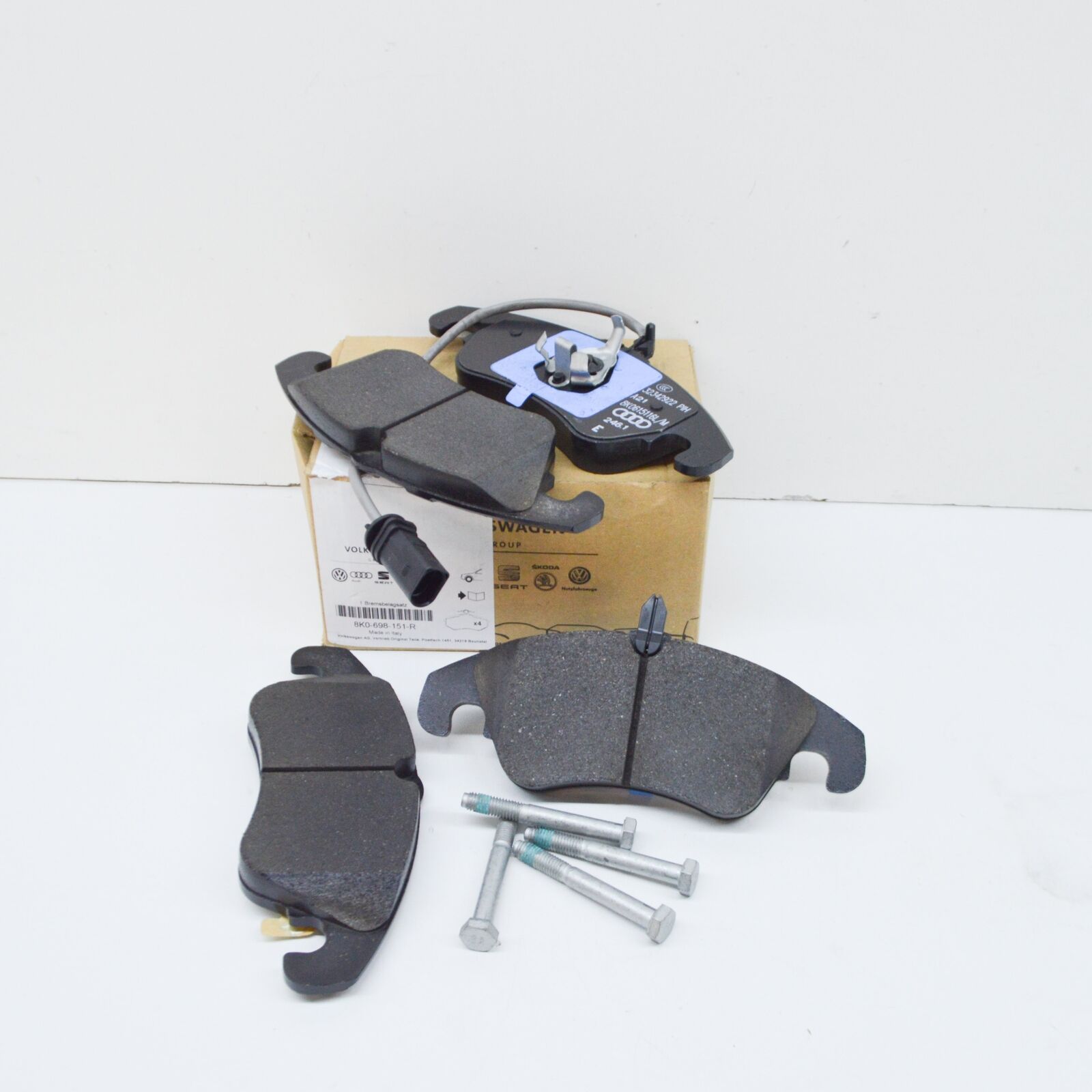 NEW AUDI A5 8T3 FRONT WHEEL BRAKE PAD SET 8K0698151R ORIGINAL 2 NEW AUDI A5 8T3 FRONT WHEEL BRAKE PAD SET 8K0698151R ORIGINAL - Image 2