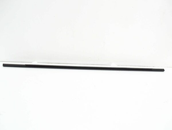 NEW AUDI A3 8P SPORTBACK REAR RIGHT OUTER WINDOW SLOT SEAL 8P4839478A - Image 2